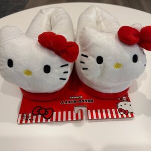 NWT Very Cute Sanrio Hello Kitty Slippers Size M-L / Women's 7-8 Gitable
